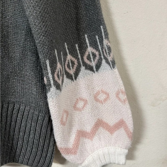 NWT Crown & Ivy Gray Sweater Size XS With Fair Isle Sleeve Detail - Picture 4 of 4